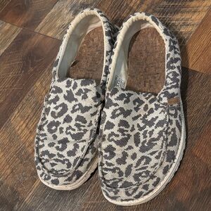 Stylish Gray Leopard Print Shoes